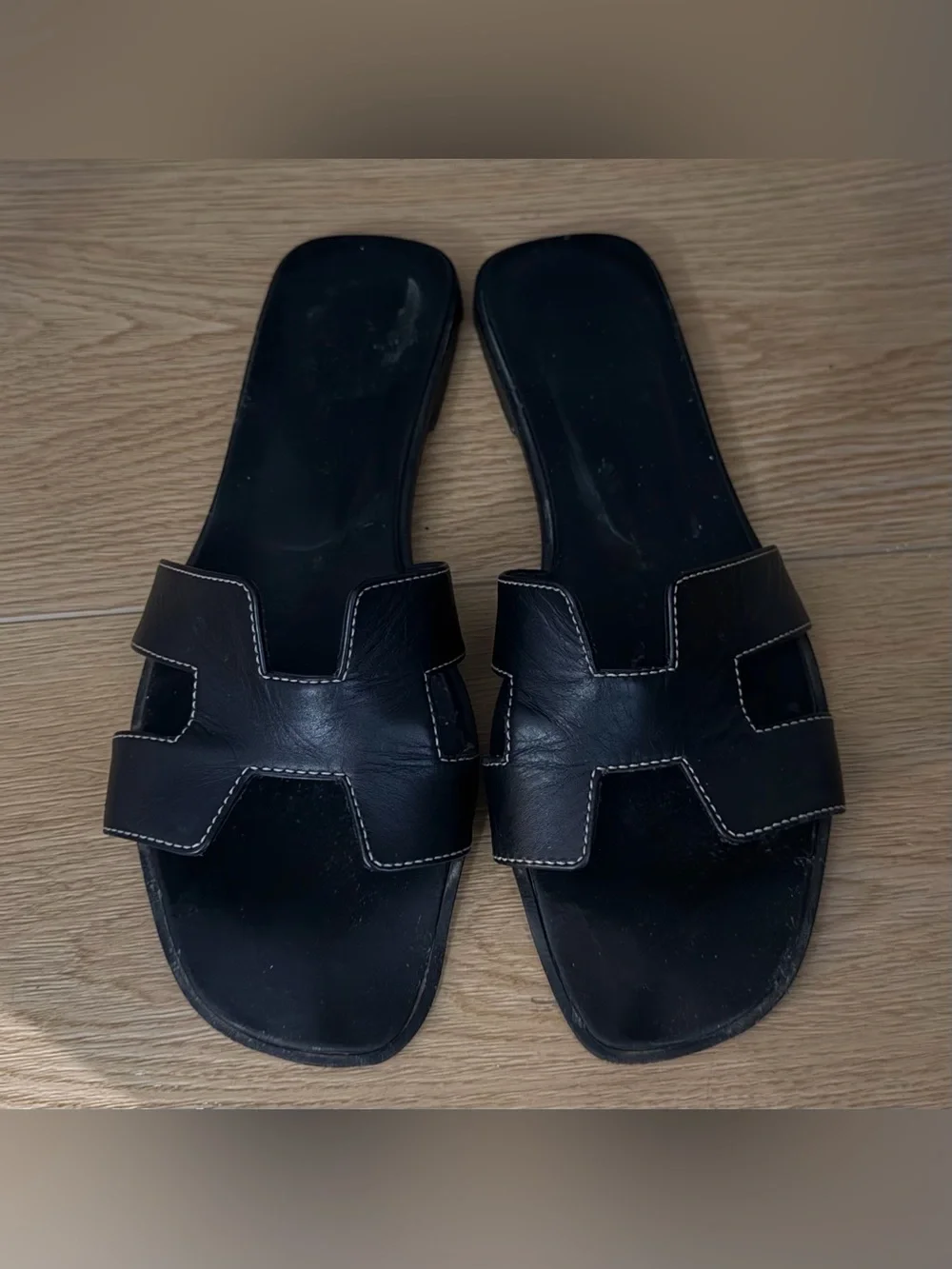 Hermes oran sandals black size 39.5